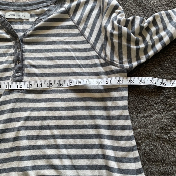 5 for $12. long sleeve Anne Klein comfy shirt - Picture 3 of 4